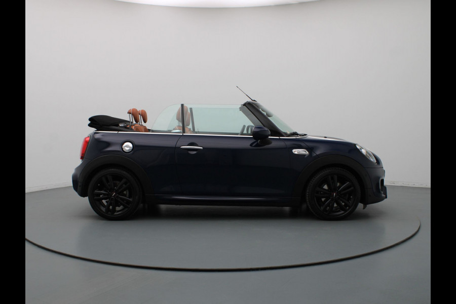 MINI Cabrio 190pk Cooper S Night Jack Edition Automaat Harman Kardon | Camera | Adapt. Cruise | Parkeersens. v+a | Stoelverw. MINI Cabrio 190pk Cooper S Night Jack Edition Automaat Harman Kardon | Camera | Adapt. Cruise | Parkeersens. v+a | Stoelverw.