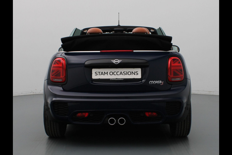 MINI Cabrio 190pk Cooper S Night Jack Edition Automaat Harman Kardon | Camera | Adapt. Cruise | Parkeersens. v+a | Stoelverw. MINI Cabrio 190pk Cooper S Night Jack Edition Automaat Harman Kardon | Camera | Adapt. Cruise | Parkeersens. v+a | Stoelverw.
