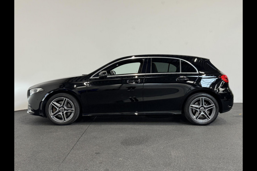 Mercedes-Benz A-Klasse 250e PHEV AMG Line Auto. Navigatie Apple Carplay/Android Auto Camera Parkeersensoren Adaptive Cruise Control Stoelverwarming Virtual Cockpit Climate Control Lichtmetalen velgen Mercedes-Benz A-Klasse 250e PHEV AMG Line Auto. Navigatie Apple Carplay/Android Auto Camera Parkeersensoren Adaptive Cruise Control Stoelverwarming Virtual Cockpit Climate Control Lichtmetalen velgen
