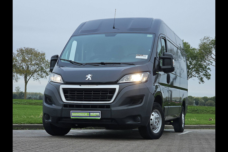 Peugeot Boxer 330 2.2 BlueHDi 120 L2H2 Premium Navi Airco NAP Trekhaak 120Pk Euro6! Peugeot Boxer 330 2.2 BlueHDi 120 L2H2 Premium Navi Airco NAP Trekhaak 120Pk Euro6!