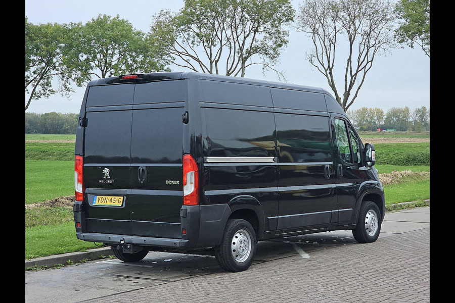 Peugeot Boxer 330 2.2 BlueHDi 120 L2H2 Premium Navi Airco NAP Trekhaak 120Pk Euro6! Peugeot Boxer 330 2.2 BlueHDi 120 L2H2 Premium Navi Airco NAP Trekhaak 120Pk Euro6!
