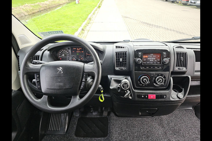 Peugeot Boxer 330 2.2 BlueHDi 120 L2H2 Premium Navi Airco NAP Trekhaak 120Pk Euro6! Peugeot Boxer 330 2.2 BlueHDi 120 L2H2 Premium Navi Airco NAP Trekhaak 120Pk Euro6!