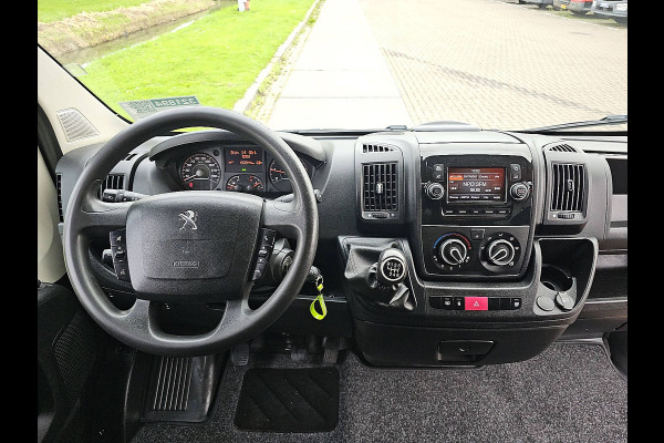 Peugeot Boxer 330 2.2 BlueHDi 120 L2H2 Premium Navi Airco NAP Trekhaak 120Pk Euro6! Peugeot Boxer 330 2.2 BlueHDi 120 L2H2 Premium Navi Airco NAP Trekhaak 120Pk Euro6!