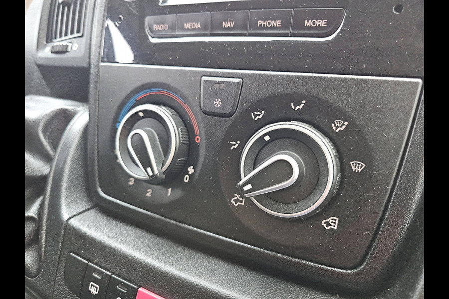 Peugeot Boxer 330 2.2 BlueHDi 120 L2H2 Premium Navi Airco NAP Trekhaak 120Pk Euro6! Peugeot Boxer 330 2.2 BlueHDi 120 L2H2 Premium Navi Airco NAP Trekhaak 120Pk Euro6!