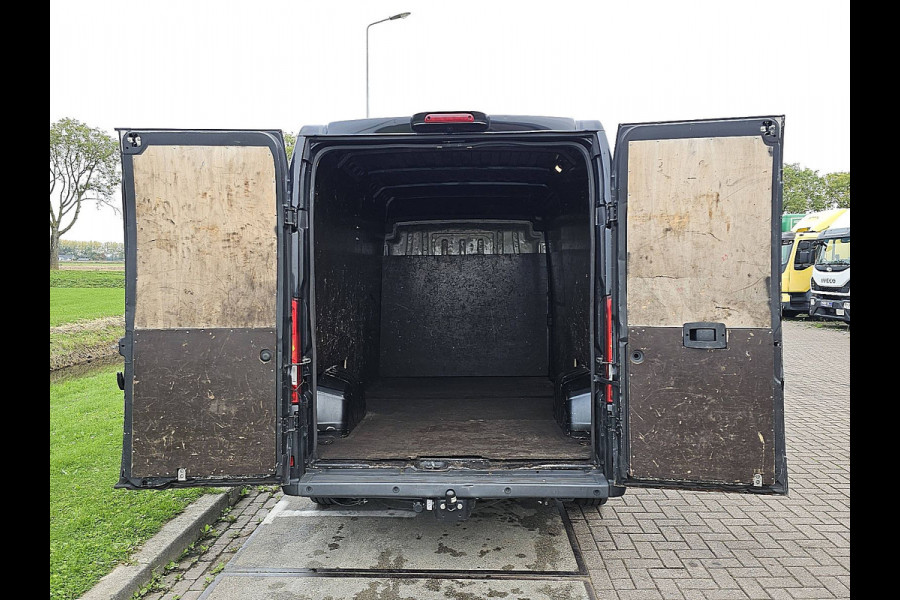 Peugeot Boxer 330 2.2 BlueHDi 120 L2H2 Premium Navi Airco NAP Trekhaak 120Pk Euro6! Peugeot Boxer 330 2.2 BlueHDi 120 L2H2 Premium Navi Airco NAP Trekhaak 120Pk Euro6!