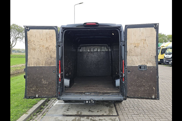 Peugeot Boxer 330 2.2 BlueHDi 120 L2H2 Premium Navi Airco NAP Trekhaak 120Pk Euro6! Peugeot Boxer 330 2.2 BlueHDi 120 L2H2 Premium Navi Airco NAP Trekhaak 120Pk Euro6!