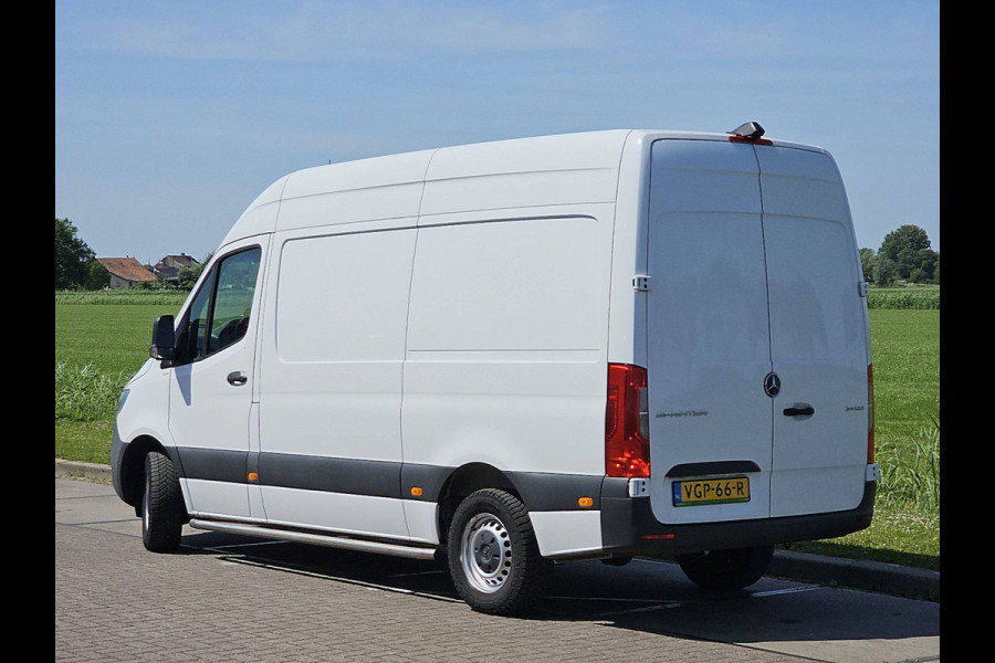 Mercedes-Benz Sprinter 311 2.2 CDI L2H2 Wp-Inrichting Airco Euro6 Oh-Historie NAP 1e Eigenaar! Mercedes-Benz Sprinter 311 2.2 CDI L2H2 Wp-Inrichting Airco Euro6 Oh-Historie NAP 1e Eigenaar!