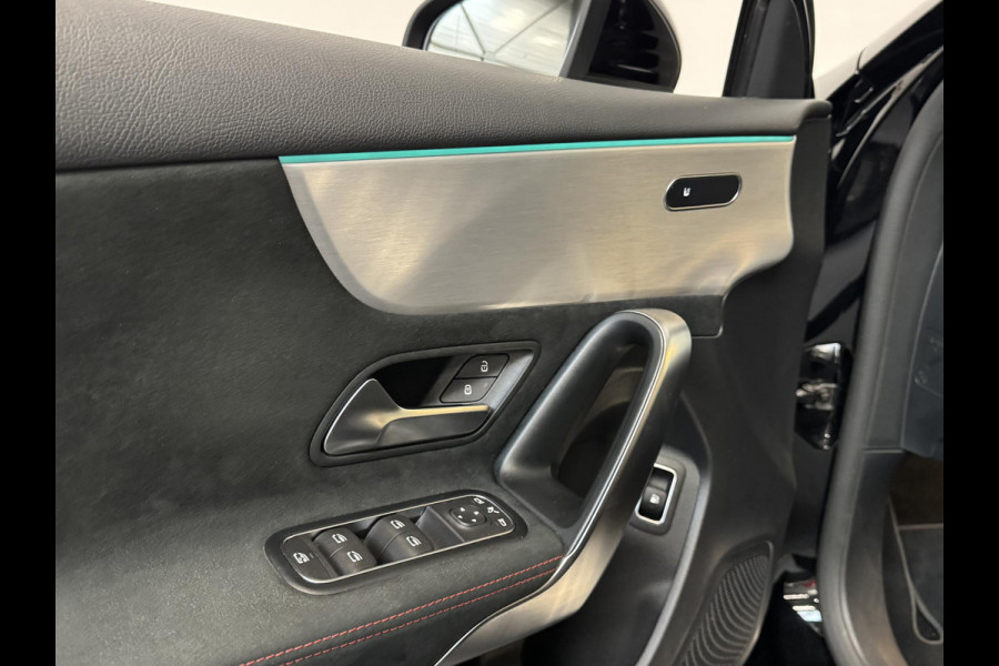 Mercedes-Benz A-Klasse 250e PHEV AMG Line Auto. Navigatie Apple Carplay/Android Auto Camera Parkeersensoren Adaptive Cruise Control Stoelverwarming Virtual Cockpit Climate Control Lichtmetalen velgen Mercedes-Benz A-Klasse 250e PHEV AMG Line Auto. Navigatie Apple Carplay/Android Auto Camera Parkeersensoren Adaptive Cruise Control Stoelverwarming Virtual Cockpit Climate Control Lichtmetalen velgen