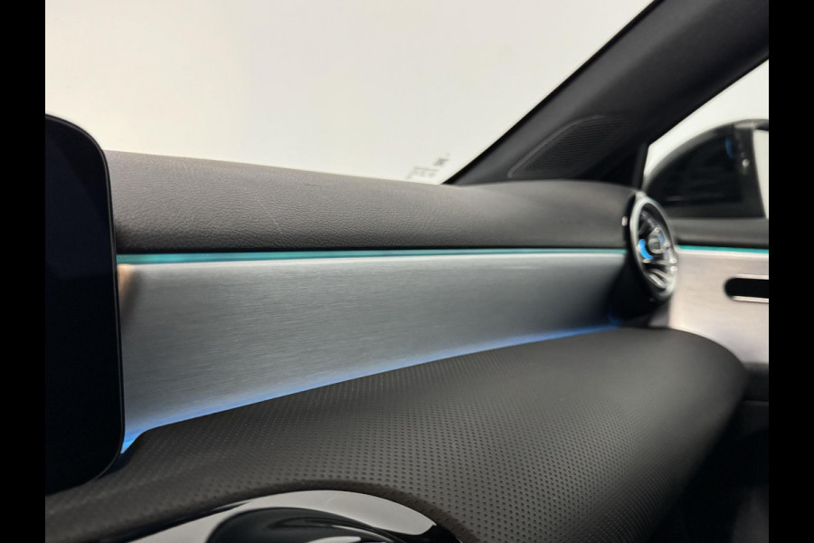 Mercedes-Benz A-Klasse 250e PHEV AMG Line Auto. Navigatie Apple Carplay/Android Auto Camera Parkeersensoren Adaptive Cruise Control Stoelverwarming Virtual Cockpit Climate Control Lichtmetalen velgen Mercedes-Benz A-Klasse 250e PHEV AMG Line Auto. Navigatie Apple Carplay/Android Auto Camera Parkeersensoren Adaptive Cruise Control Stoelverwarming Virtual Cockpit Climate Control Lichtmetalen velgen