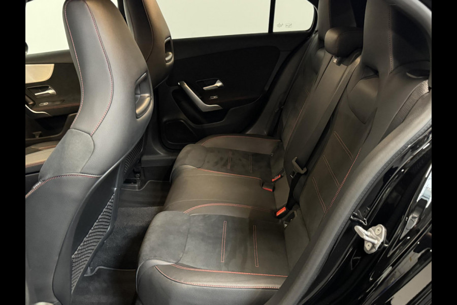 Mercedes-Benz A-Klasse 250e PHEV AMG Line Auto. Navigatie Apple Carplay/Android Auto Camera Parkeersensoren Adaptive Cruise Control Stoelverwarming Virtual Cockpit Climate Control Lichtmetalen velgen Mercedes-Benz A-Klasse 250e PHEV AMG Line Auto. Navigatie Apple Carplay/Android Auto Camera Parkeersensoren Adaptive Cruise Control Stoelverwarming Virtual Cockpit Climate Control Lichtmetalen velgen