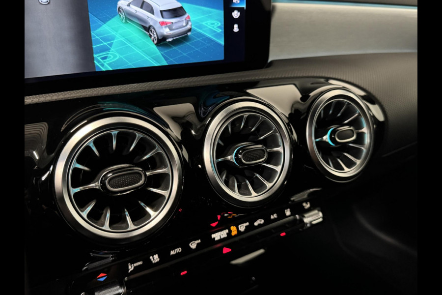 Mercedes-Benz A-Klasse 250e PHEV AMG Line Auto. Navigatie Apple Carplay/Android Auto Camera Parkeersensoren Adaptive Cruise Control Stoelverwarming Virtual Cockpit Climate Control Lichtmetalen velgen Mercedes-Benz A-Klasse 250e PHEV AMG Line Auto. Navigatie Apple Carplay/Android Auto Camera Parkeersensoren Adaptive Cruise Control Stoelverwarming Virtual Cockpit Climate Control Lichtmetalen velgen