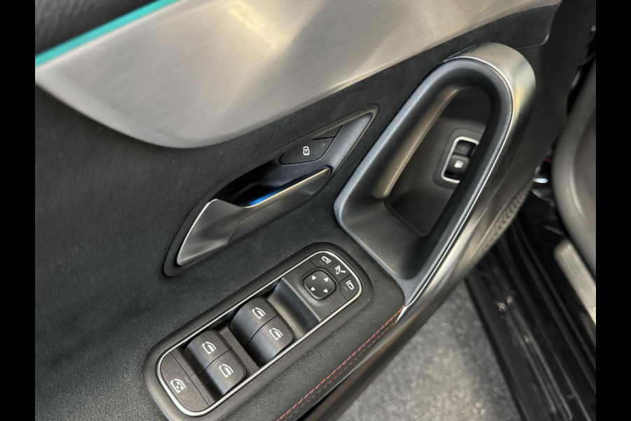 Mercedes-Benz A-Klasse 250e PHEV AMG Line Auto. Navigatie Apple Carplay/Android Auto Camera Parkeersensoren Adaptive Cruise Control Stoelverwarming Virtual Cockpit Climate Control Lichtmetalen velgen Mercedes-Benz A-Klasse 250e PHEV AMG Line Auto. Navigatie Apple Carplay/Android Auto Camera Parkeersensoren Adaptive Cruise Control Stoelverwarming Virtual Cockpit Climate Control Lichtmetalen velgen