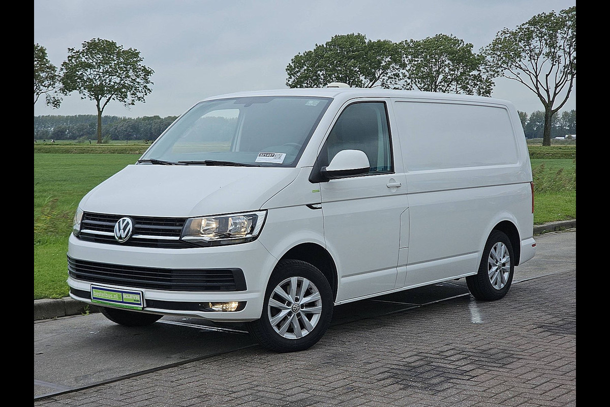 Volkswagen Transporter 2.0 TDI L1H1  Lm-Velgen NAP Airco Euro6 1e Eigenaar Voorruitverwarming Bumpers-Kleur! Volkswagen Transporter 2.0 TDI L1H1  Lm-Velgen NAP Airco Euro6 1e Eigenaar Voorruitverwarming Bumpers-Kleur!