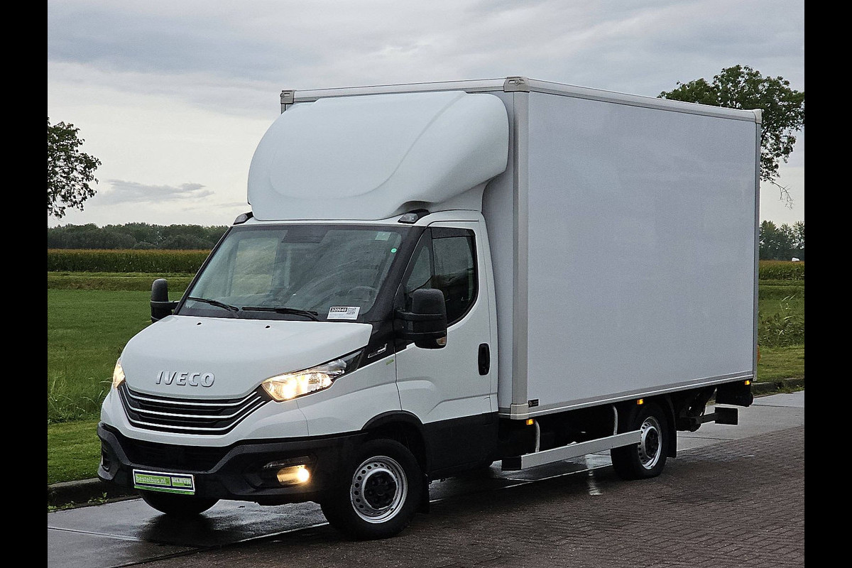 Iveco 35S18 Bakwagen Laadklep Automaat Clima Cruise Camera Iveco 35S18 Bakwagen Laadklep Automaat Clima Cruise Camera