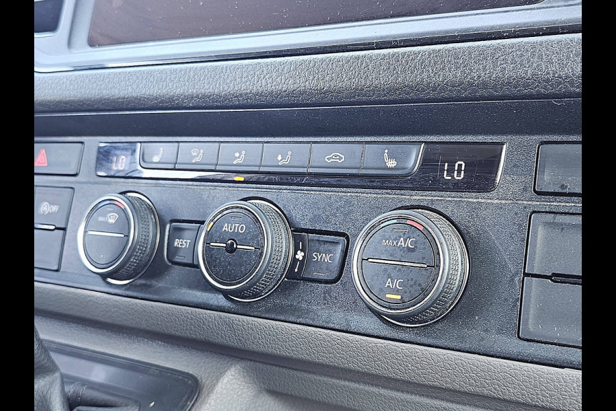 Volkswagen Crafter 35 2.0 TDI L3H2 LED Navi Standkachel Trekhaak PDC Cruise Stoelverwarming Apple Carplay Euro6 140 PK!