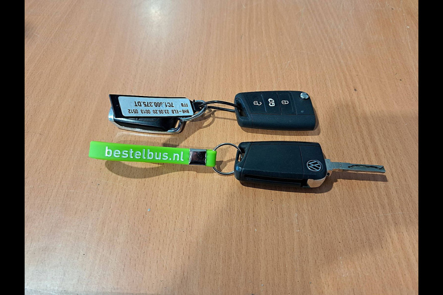 Volkswagen Crafter 35 2.0 TDI L3H2 LED Navi Standkachel Trekhaak PDC Cruise Stoelverwarming Apple Carplay Euro6 140 PK!