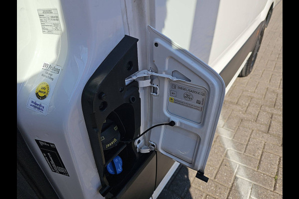 Volkswagen Crafter 35 2.0 TDI L3H2 LED Navi Standkachel Trekhaak PDC Cruise Stoelverwarming Apple Carplay Euro6 140 PK!