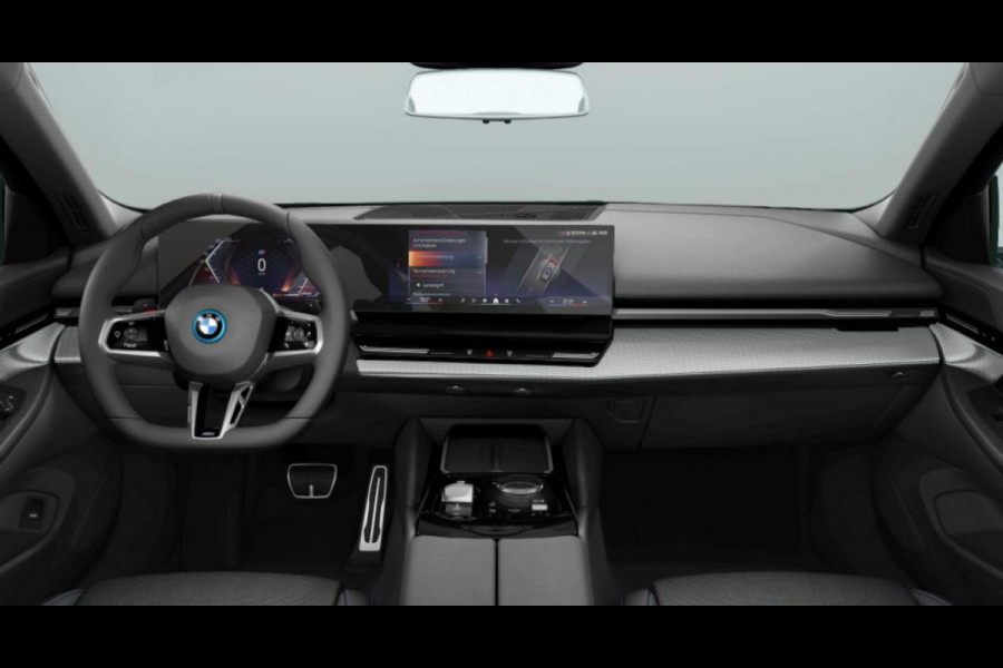 BMW 5 Serie Touring 530e M-Sport - Pano - Trekhaak - Driving Ass - Camera BMW 5 Serie Touring 530e M-Sport - Pano - Trekhaak - Driving Ass - Camera