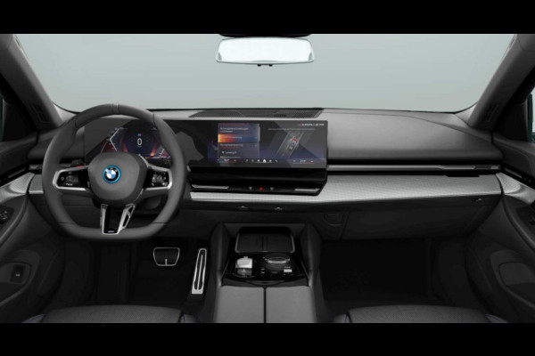 BMW 5 Serie Touring 530e M-Sport - Pano - Trekhaak - Driving Ass - Camera BMW 5 Serie Touring 530e M-Sport - Pano - Trekhaak - Driving Ass - Camera