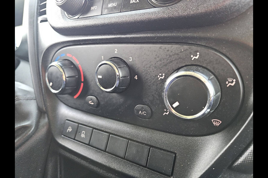 Iveco Daily 35C15V 3.0L L2H2, dubbellucht, airco,camera, trekhaak