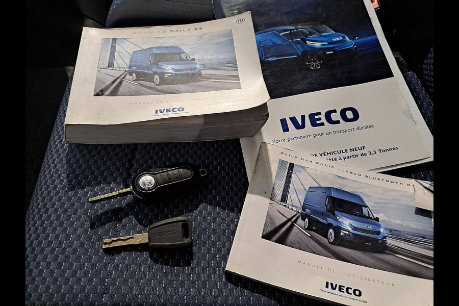 Iveco Daily 35C15V 3.0L L2H2, dubbellucht, airco,camera, trekhaak