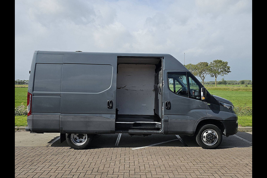 Iveco Daily 35C15V 3.0L L2H2, dubbellucht, airco,camera, trekhaak