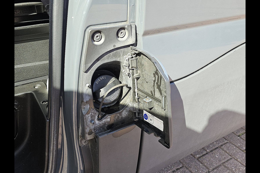 Iveco Daily 35C15V 3.0L L2H2, dubbellucht, airco,camera, trekhaak