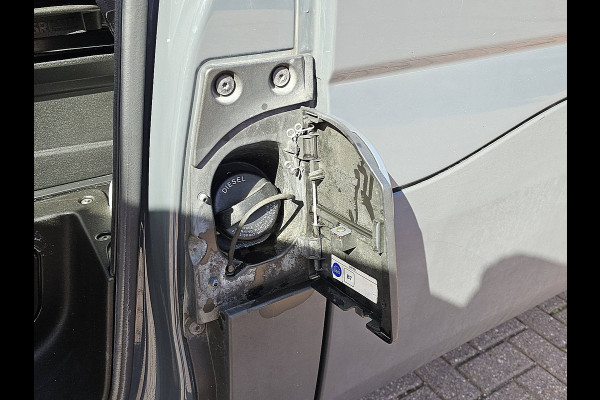 Iveco Daily 35C15V 3.0L L2H2, dubbellucht, airco,camera, trekhaak