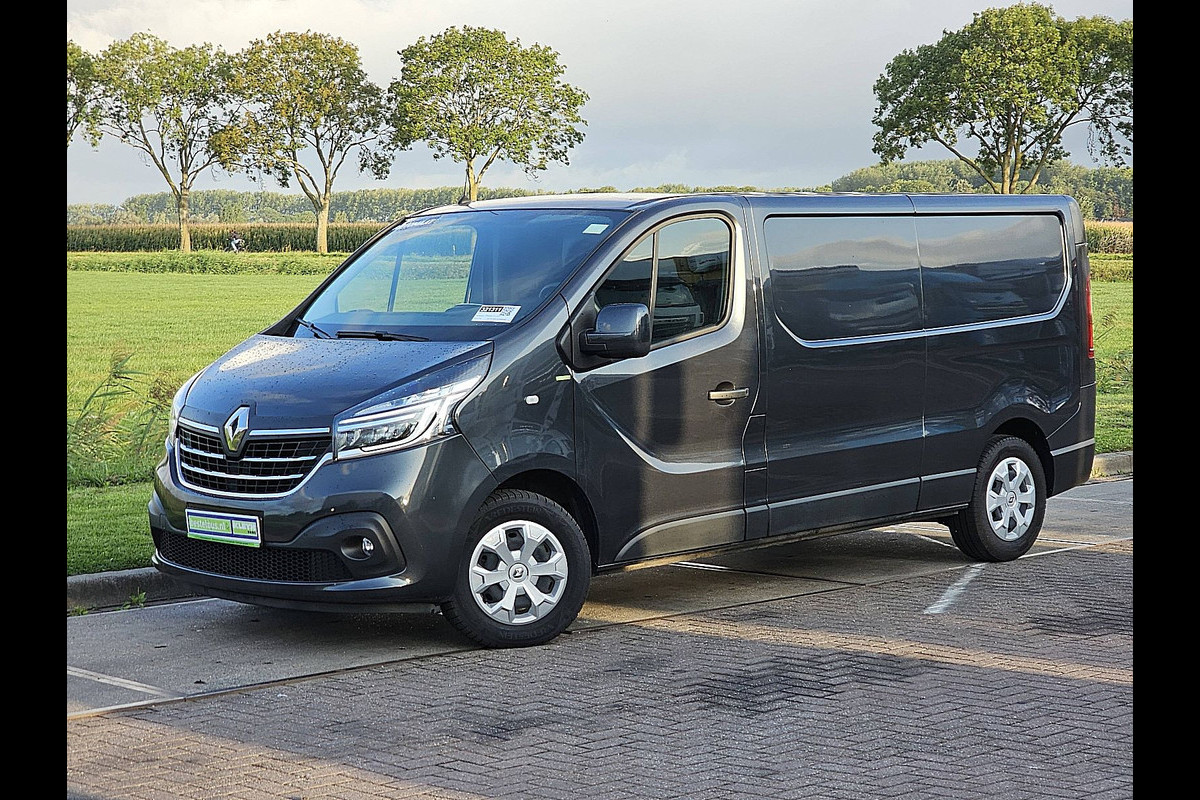 Renault Trafic 2.0 dCi 145 T29 L2H1 Comfort metallic, airco, automaat, navi, pdc, 110 dkm. Renault Trafic 2.0 dCi 145 T29 L2H1 Comfort metallic, airco, automaat, navi, pdc, 110 dkm.