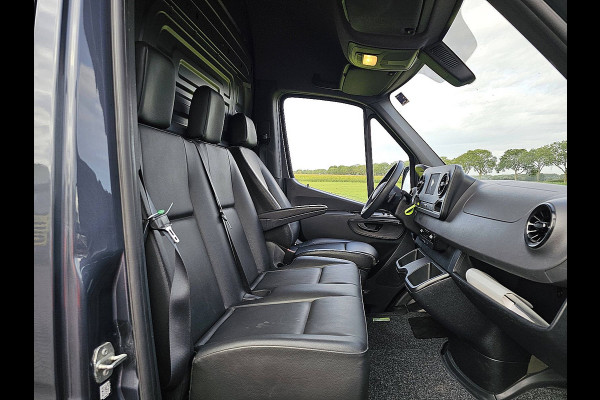 Mercedes-Benz Sprinter 315 L3H2 Mbux + Navi Automaat Airco Camera 3-Zits/ Leer 1e Eigenaar Euro6! Mercedes-Benz Sprinter 315 L3H2 Mbux + Navi Automaat Airco Camera 3-Zits/ Leer 1e Eigenaar Euro6!