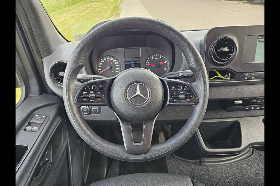 Mercedes-Benz Sprinter 315 L3H2 Mbux + Navi Automaat Airco Camera 3-Zits/ Leer 1e Eigenaar Euro6! Mercedes-Benz Sprinter 315 L3H2 Mbux + Navi Automaat Airco Camera 3-Zits/ Leer 1e Eigenaar Euro6!