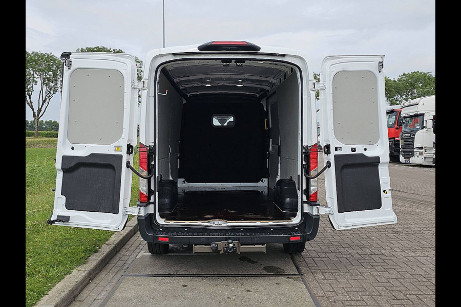 Ford Transit 330 2.0 TDCI L3H2 Automaat Navi Airco Euro6 Camera Trekhaak 1e Eigenaar! Ford Transit 330 2.0 TDCI L3H2 Automaat Navi Airco Euro6 Camera Trekhaak 1e Eigenaar!