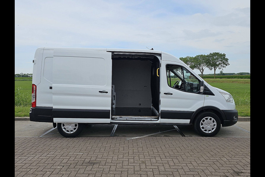 Ford Transit 330 2.0 TDCI L3H2 Automaat Navi Airco Euro6 Camera Trekhaak 1e Eigenaar! Ford Transit 330 2.0 TDCI L3H2 Automaat Navi Airco Euro6 Camera Trekhaak 1e Eigenaar!