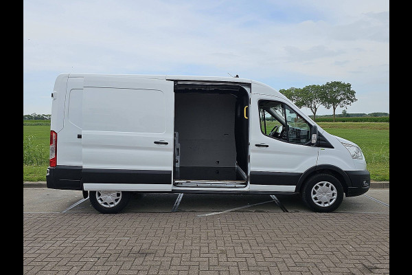 Ford Transit 330 2.0 TDCI L3H2 Automaat Navi Airco Euro6 Camera Trekhaak 1e Eigenaar! Ford Transit 330 2.0 TDCI L3H2 Automaat Navi Airco Euro6 Camera Trekhaak 1e Eigenaar!