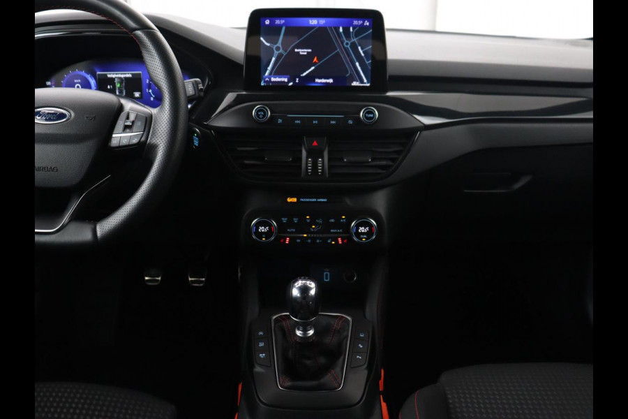 Ford Focus 1.0 EcoBoost Hybrid ST Line X | Trekhaak | Stoel & stuurverwarming | Head-Up | Adaptive cruise | Camera | B&O Sound | Digital Cockpit | Carplay | Keyless | Full LED | Comfortstoelen | Park Assist Ford Focus 1.0 EcoBoost Hybrid ST Line X | Trekhaak | Stoel & stuurverwarming | Head-Up | Adaptive cruise | Camera | B&O Sound | Digital Cockpit | Carplay | Keyless | Full LED | Comfortstoelen | Park Assist