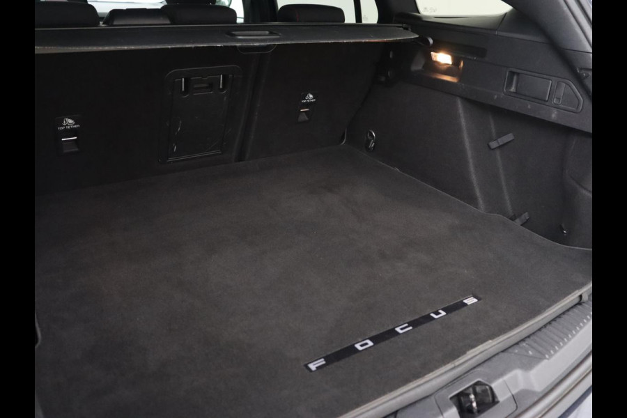 Ford Focus 1.0 EcoBoost Hybrid ST Line X | Trekhaak | Stoel & stuurverwarming | Head-Up | Adaptive cruise | Camera | B&O Sound | Digital Cockpit | Carplay | Keyless | Full LED | Comfortstoelen | Park Assist Ford Focus 1.0 EcoBoost Hybrid ST Line X | Trekhaak | Stoel & stuurverwarming | Head-Up | Adaptive cruise | Camera | B&O Sound | Digital Cockpit | Carplay | Keyless | Full LED | Comfortstoelen | Park Assist