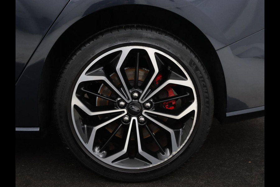 Ford Focus 1.0 EcoBoost Hybrid ST Line X | Trekhaak | Stoel & stuurverwarming | Head-Up | Adaptive cruise | Camera | B&O Sound | Digital Cockpit | Carplay | Keyless | Full LED | Comfortstoelen | Park Assist Ford Focus 1.0 EcoBoost Hybrid ST Line X | Trekhaak | Stoel & stuurverwarming | Head-Up | Adaptive cruise | Camera | B&O Sound | Digital Cockpit | Carplay | Keyless | Full LED | Comfortstoelen | Park Assist