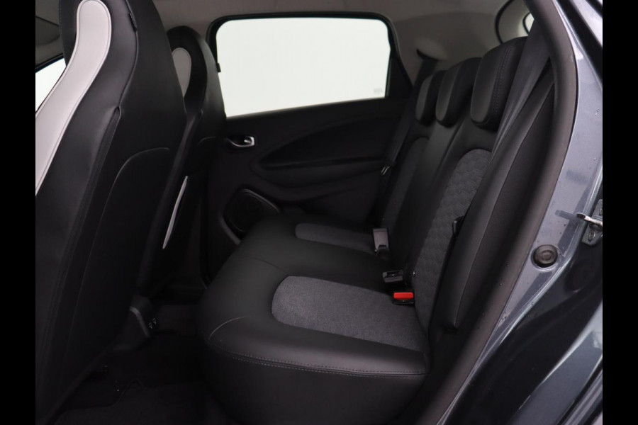 Renault ZOE R135 Intens 52 kWh | Warmtepomp | Carplay | Camera | Half leder | Keyless | Navigatie | Climate control | DAB | Cruise control Renault ZOE R135 Intens 52 kWh | Warmtepomp | Carplay | Camera | Half leder | Keyless | Navigatie | Climate control | DAB | Cruise control