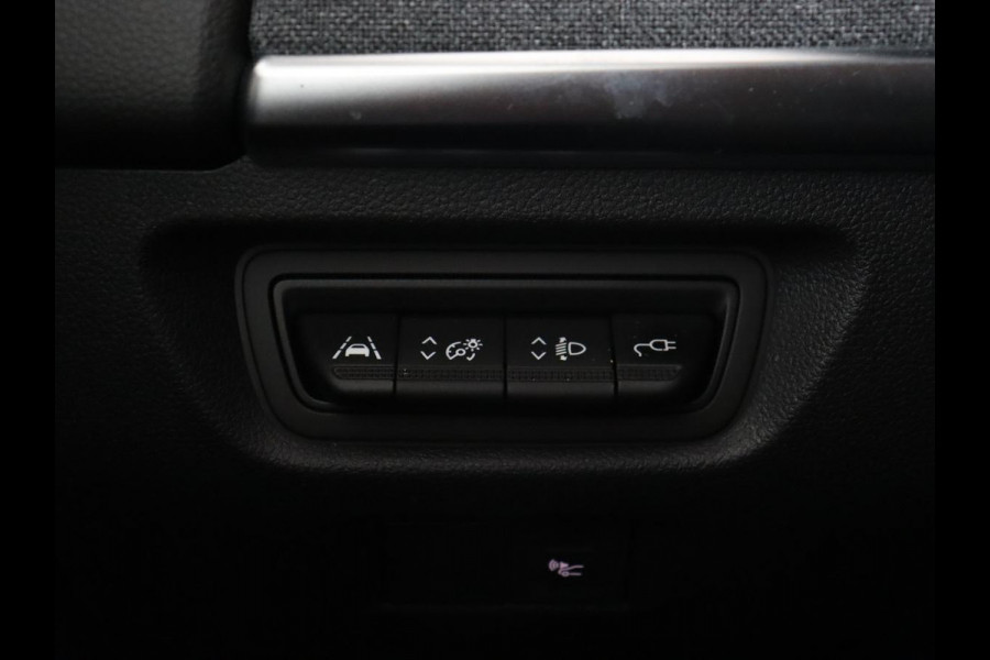 Renault ZOE R135 Intens 52 kWh | Warmtepomp | Carplay | Camera | Half leder | Keyless | Navigatie | Climate control | DAB | Cruise control Renault ZOE R135 Intens 52 kWh | Warmtepomp | Carplay | Camera | Half leder | Keyless | Navigatie | Climate control | DAB | Cruise control