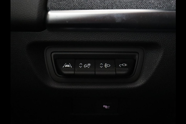 Renault ZOE R135 Intens 52 kWh | Warmtepomp | Carplay | Camera | Half leder | Keyless | Navigatie | Climate control | DAB | Cruise control Renault ZOE R135 Intens 52 kWh | Warmtepomp | Carplay | Camera | Half leder | Keyless | Navigatie | Climate control | DAB | Cruise control