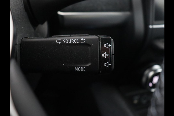 Renault ZOE R135 Intens 52 kWh | Warmtepomp | Carplay | Camera | Half leder | Keyless | Navigatie | Climate control | DAB | Cruise control Renault ZOE R135 Intens 52 kWh | Warmtepomp | Carplay | Camera | Half leder | Keyless | Navigatie | Climate control | DAB | Cruise control