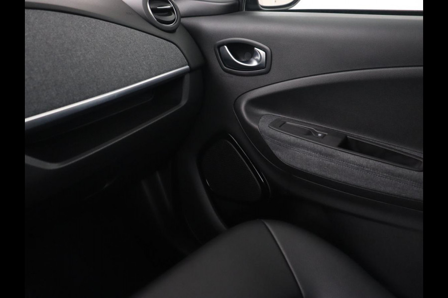 Renault ZOE R135 Intens 52 kWh | Warmtepomp | Carplay | Camera | Half leder | Keyless | Navigatie | Climate control | DAB | Cruise control Renault ZOE R135 Intens 52 kWh | Warmtepomp | Carplay | Camera | Half leder | Keyless | Navigatie | Climate control | DAB | Cruise control
