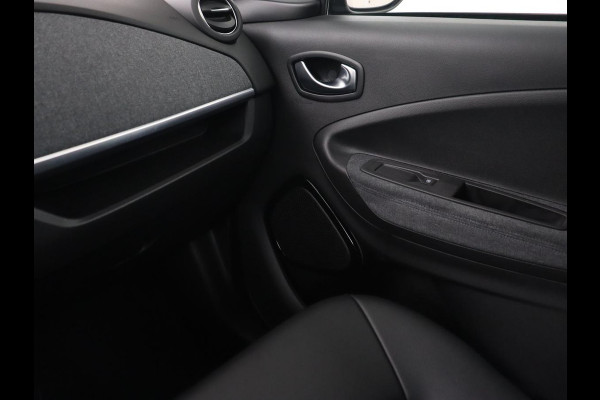 Renault ZOE R135 Intens 52 kWh | Warmtepomp | Carplay | Camera | Half leder | Keyless | Navigatie | Climate control | DAB | Cruise control Renault ZOE R135 Intens 52 kWh | Warmtepomp | Carplay | Camera | Half leder | Keyless | Navigatie | Climate control | DAB | Cruise control