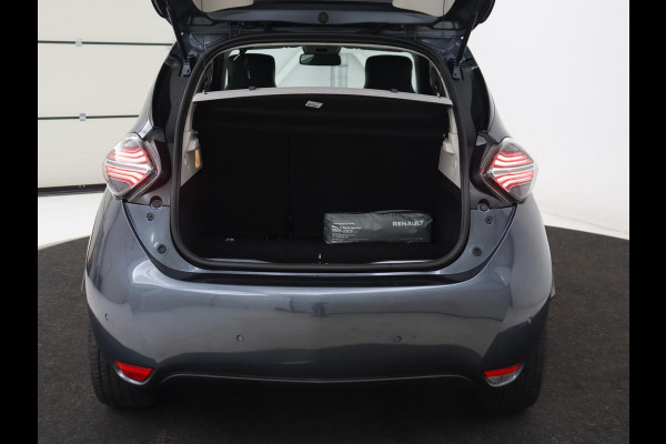 Renault ZOE R135 Intens 52 kWh | Warmtepomp | Carplay | Camera | Half leder | Keyless | Navigatie | Climate control | DAB | Cruise control Renault ZOE R135 Intens 52 kWh | Warmtepomp | Carplay | Camera | Half leder | Keyless | Navigatie | Climate control | DAB | Cruise control