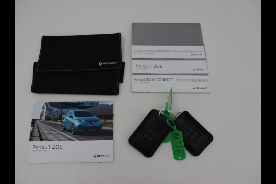 Renault ZOE R135 Intens 52 kWh | Warmtepomp | Carplay | Camera | Half leder | Keyless | Navigatie | Climate control | DAB | Cruise control Renault ZOE R135 Intens 52 kWh | Warmtepomp | Carplay | Camera | Half leder | Keyless | Navigatie | Climate control | DAB | Cruise control