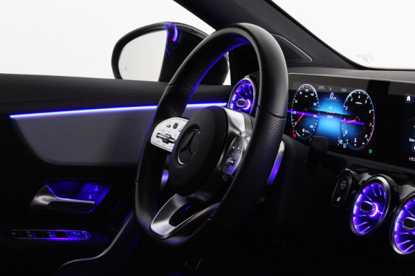 Mercedes-Benz CLA-Klasse AMG Line > Night-pakket/Sfeer/Camera/Midline Audio... Mercedes-Benz CLA-Klasse AMG Line > Night-pakket/Sfeer/Camera/Midline Audio...