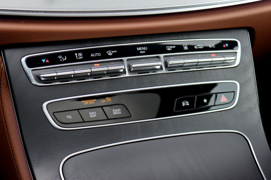Mercedes-Benz E-Klasse Estate 300 de Premium+ AMG Line | Distronic+ | Panoramadak | Burmester | Keyless Go | Rijassistentiepakket | Surround Camera | Leder | Mercedes-Benz E-Klasse Estate 300 de Premium+ AMG Line | Distronic+ | Panoramadak | Burmester | Keyless Go | Rijassistentiepakket | Surround Camera | Leder |