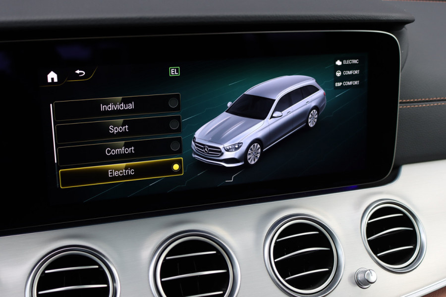Mercedes-Benz E-Klasse Estate 300 de Premium+ AMG Line | Distronic+ | Panoramadak | Burmester | Keyless Go | Rijassistentiepakket | Surround Camera | Leder | Mercedes-Benz E-Klasse Estate 300 de Premium+ AMG Line | Distronic+ | Panoramadak | Burmester | Keyless Go | Rijassistentiepakket | Surround Camera | Leder |