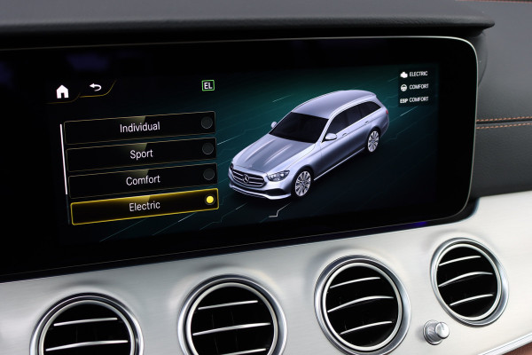 Mercedes-Benz E-Klasse Estate 300 de Premium+ AMG Line | Distronic+ | Panoramadak | Burmester | Keyless Go | Rijassistentiepakket | Surround Camera | Leder | Mercedes-Benz E-Klasse Estate 300 de Premium+ AMG Line | Distronic+ | Panoramadak | Burmester | Keyless Go | Rijassistentiepakket | Surround Camera | Leder |