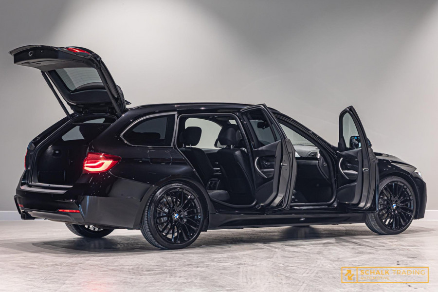 BMW 3 Serie Touring 320i M Sport Edition|Trekhaak|NAP|Leder